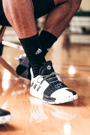 ▲.adidas攜手NBA MVP球星James Harden，推出第三代個人簽名鞋款Harden Vol.3。（圖／品牌提供）