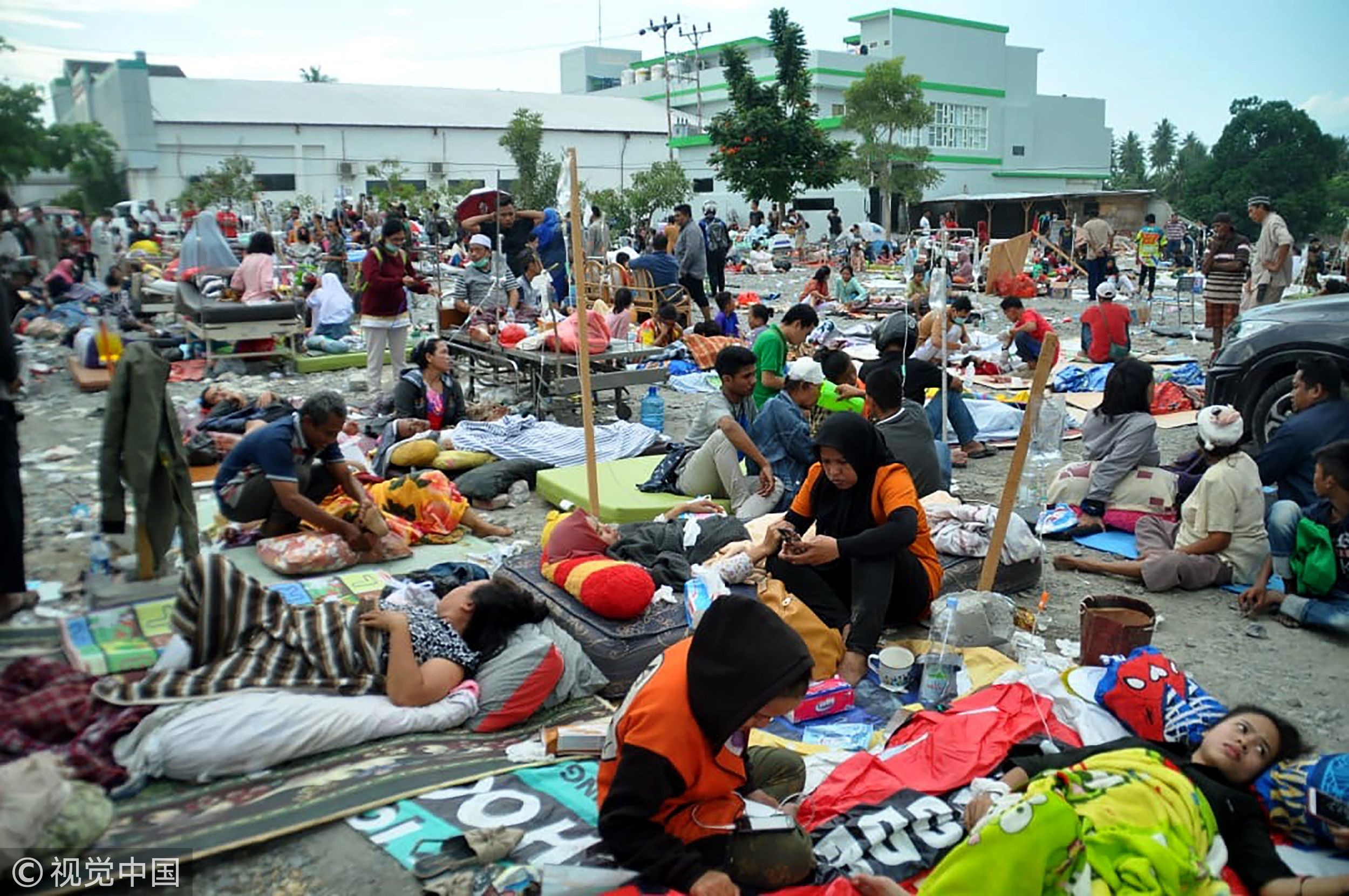 ▲印尼3米高海嘯沖垮屋舍　強震至少30死！海水退後驚見「遺體遍地」。（圖／CFP）