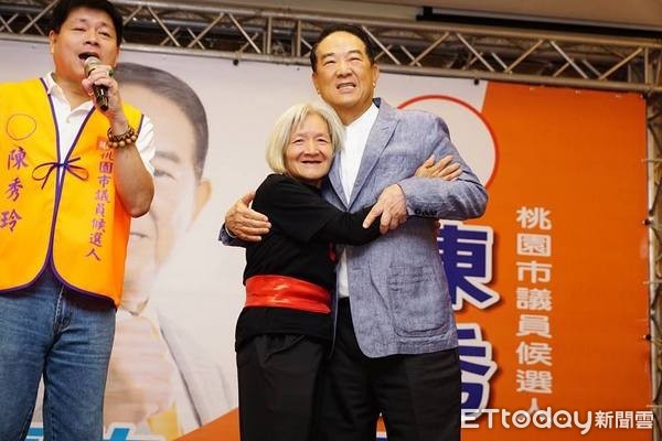 ▲宋楚瑜支持「婦幼代言人」陳秀玲，籲打破藍綠橘起希望。（圖／親民黨辦公室提供）