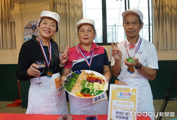 ▲桃園「不老廚神健康烹飪賽」，推動健康料理發現金牌廚神。（圖／桃園市政府提供）