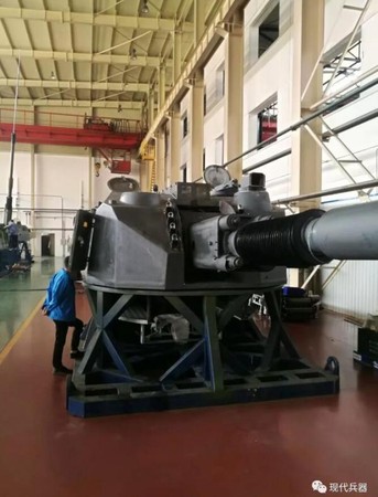 中國SH-11型外貿輪式155毫米自行加榴炮正在組裝樣機，炮塔採用全自動裝填設計。（圖／翻攝自現代兵器微信公眾號）