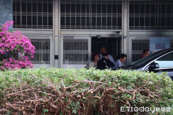 ▲立委王金平在花蓮縣長參選人徐榛蔚陪同下，前往花蓮監獄探視傅崐萁。（圖／記者王兆麟攝，下同）。