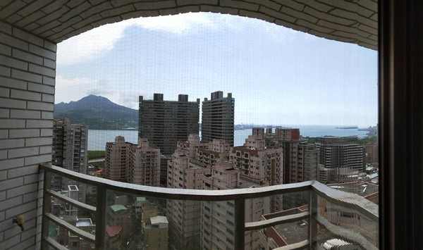 ▲▼20樓無敵海景+家具1.7萬美房！屋主崩潰5月沒人租&hellip;網哭：占薪水一半。（圖／翻攝「淡水萬事交流團」）