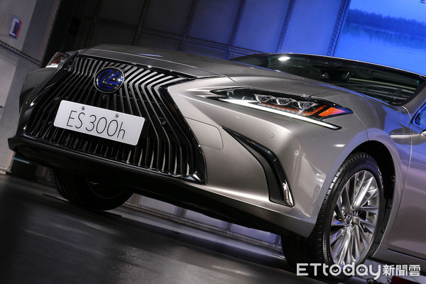 ▲189萬起！Lexus ES300h抵台　電池保固8年16萬公里超安心。（圖／記者張慶輝攝）
