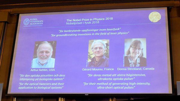 ▲▼ 2018年諾貝爾物理學獎公布，獲獎者為美國學者艾許金(Arthur Ashkin)、法國學者穆胡(Gerard Mourou)、加拿大學者史崔克蘭(Donna Strickland)。（圖／路透）