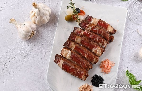 ▲大口吃肉的新餐廳　Woden肉殿主打乾式熟成牛肉菜色 。（圖／記者黃士原攝）