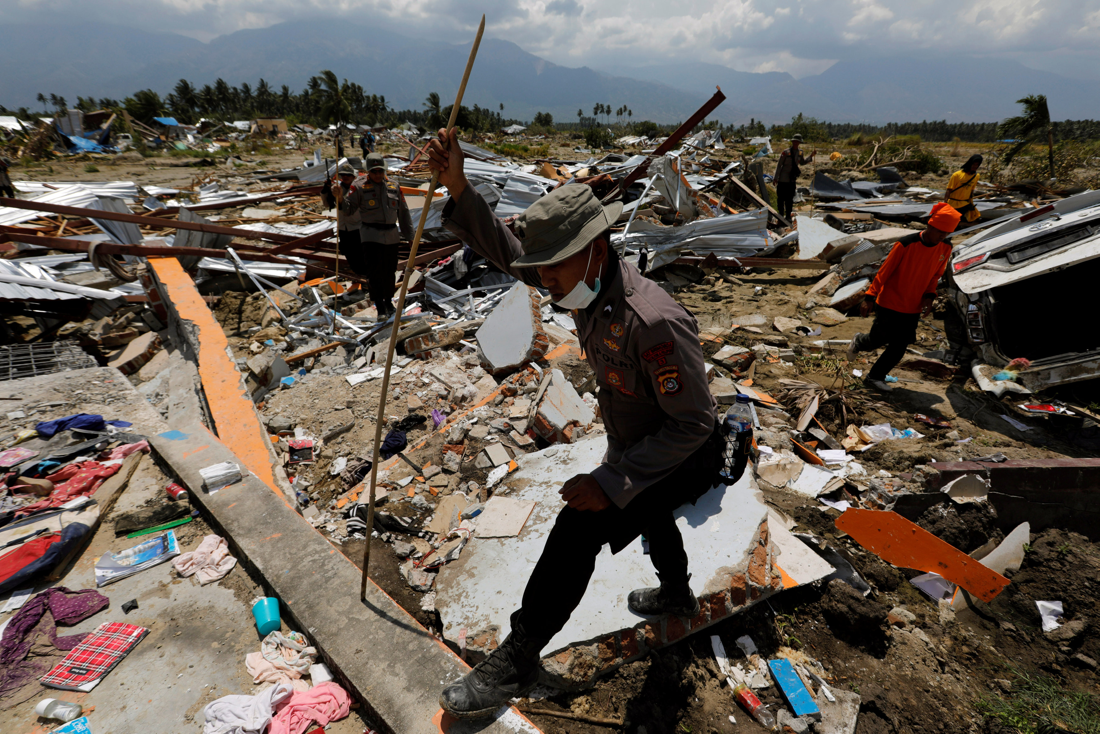 ▲▼印尼蘇拉威西島強震，罹難人數增至1407人。（圖／路透）