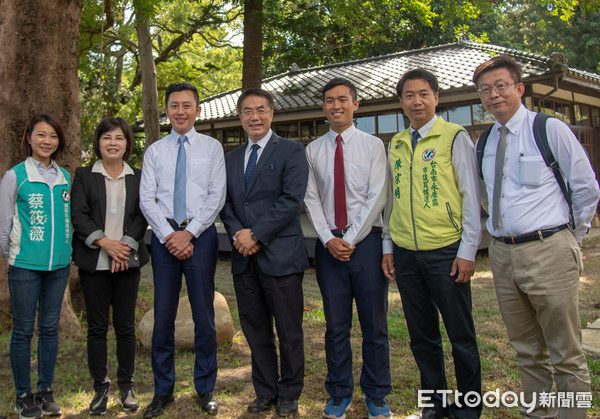 ▲台南市長參選人黃偉哲等人，參訪新竹公園，並與新竹市長林智堅交流。（圖／黃偉哲提供，下同）