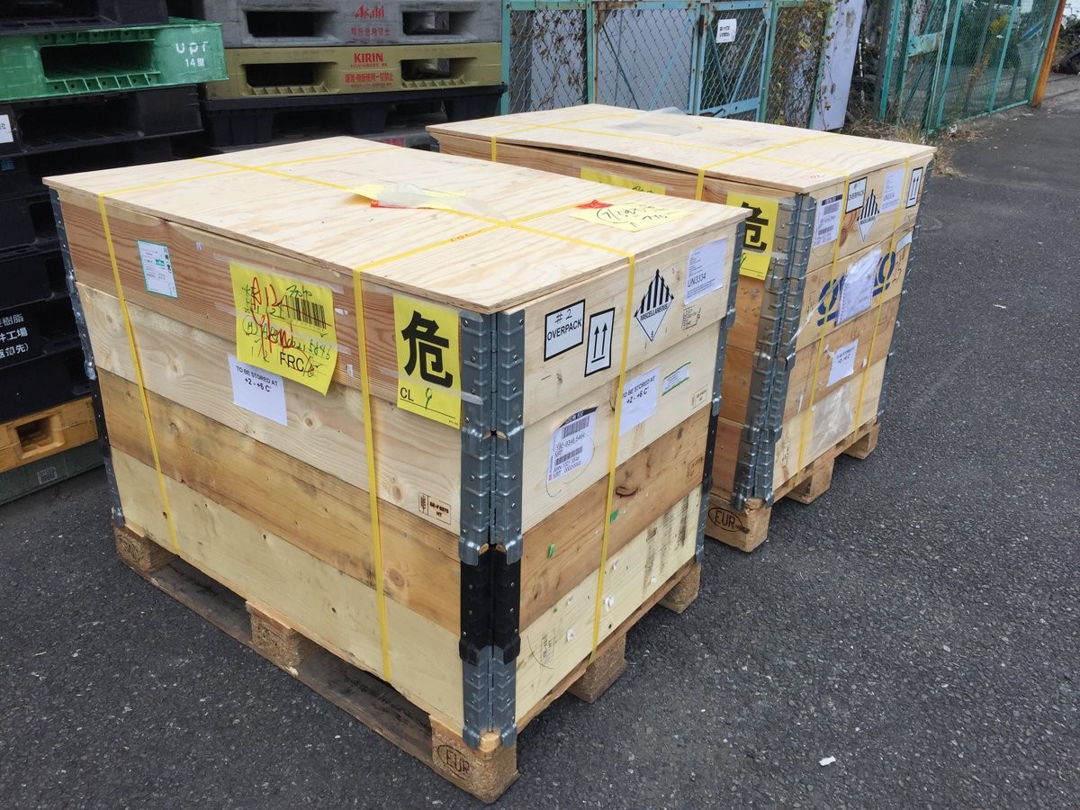 ▲▼日本進口商曝鯡魚罐頭空運包裝，還得打上聯合國危險物編號。（圖／翻攝自推特，SANKO_TRADING）