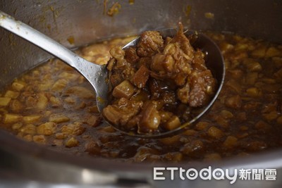 選錯小菜恐落「油脂陷阱」！　營養師曝吃100克＝喝2大匙油