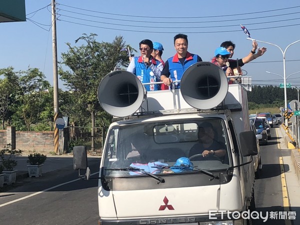 ▲選戰進入倒數50天，國民黨台南巿長參選人高思博選擇從早到晚走街串巷的方式深入大台南37區。（圖／高思博提供）