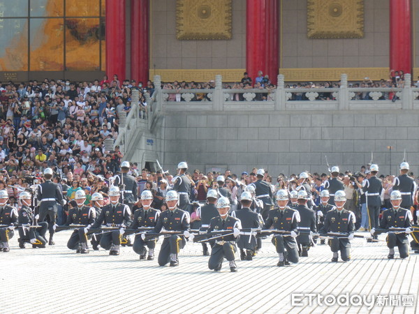 ▲三軍儀隊在中正紀念堂進行國慶預演。蘇祈麟（圖／記者賴于榛攝）