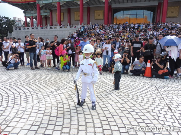 ▲三軍儀隊在中正紀念堂進行國慶預演。蘇祈麟（圖／記者賴于榛攝）