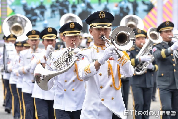 ▼國慶總預演三軍儀隊震撼上場。（圖／記者李毓康攝）