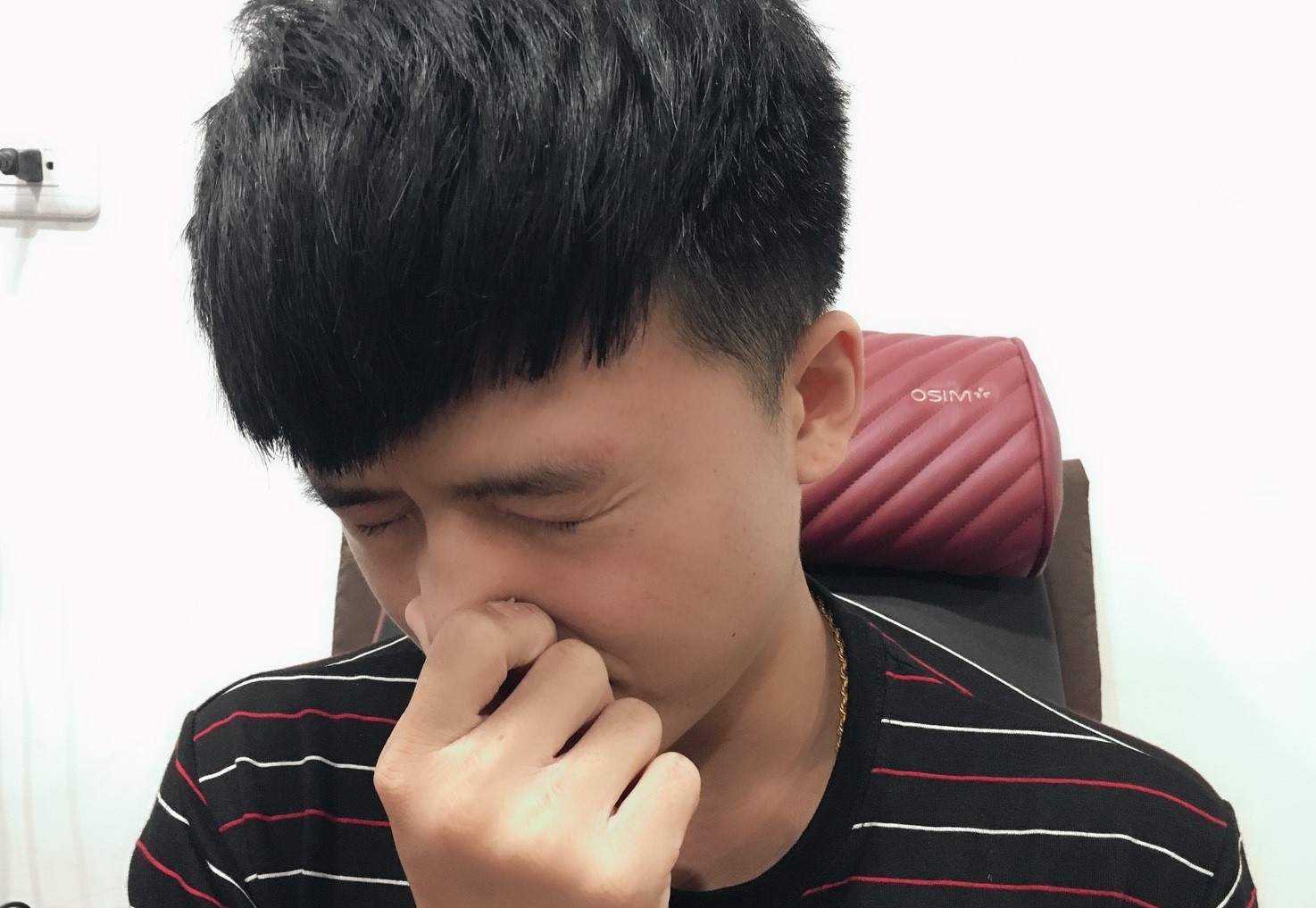 他捏住鼻子打噴嚏後 聽到砰砰聲 結果竟是 喉嚨破了 Ettoday健康雲 Ettoday新聞雲
