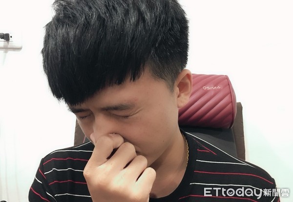 ▲打噴嚏,喉結,喉嚨痛,過敏。（示意圖／記者周姈姈攝）