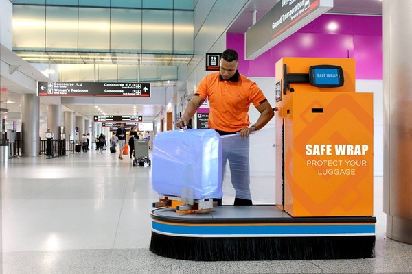 ▲行李包膜。（圖／Secure Wrap - Baggage Protection Service - Airport Service粉絲頁）