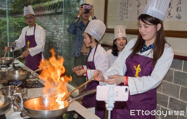 ▲掌上蜀秀。（圖／記者蔡紹堅攝）