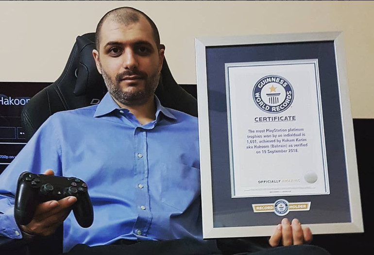 ▲▼ PS遊戲狂人 Hakam Karim 擁有 1717 枚白金獎盃，還獲金氏世界紀錄 。（圖／翻攝自Twitter／Hakoom）