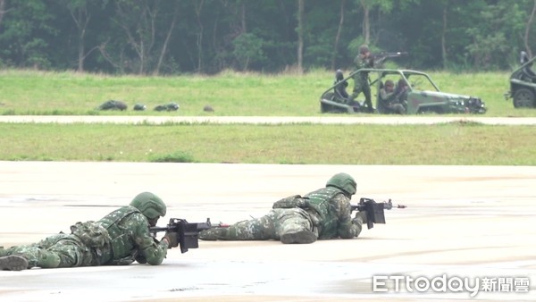 ▲▼蔡英文視察第三作戰區「地空聯合作戰」實兵演練。（圖／記者呂佳賢攝）