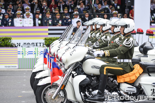 ▲民國107年國慶日大典，憲兵機車連表演。（圖／記者林敬旻攝）