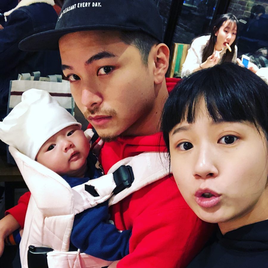 ▲楊銘威夫妻2017年11歲迎接兒子Sunny。（圖／翻攝自楊銘威Instagram）