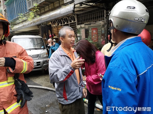 ▲▼死者兒子及媳婦聽聞死訊難以接受。（圖／記者陳豐德攝）