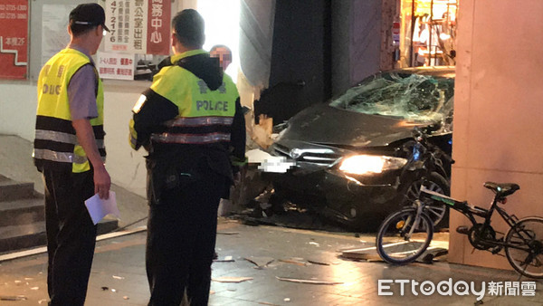 ▲▼南京東路車禍。（圖／記者黃彥傑攝）