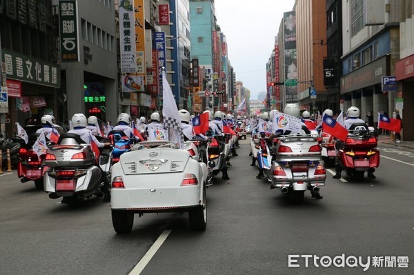 ▲▼ 車隊早在8月間就已經確認車輛顏色，慶籌會卻在雙十國慶前一天以車輛顏色不一致為由，拒絕7部車輛參加            。（圖／記者陳以昇翻攝）