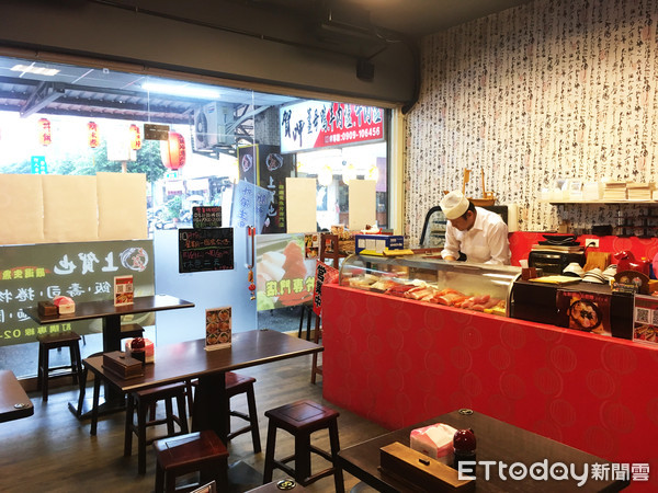 ▲▼在店內用餐可近距離觀賞蔡老闆手藝。（圖／記者陳建竹攝）