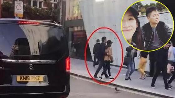 ▲▼網友在紐約街頭拍到疑似劉強東和奶茶妹妹同框。（圖／翻攝自新浪網）