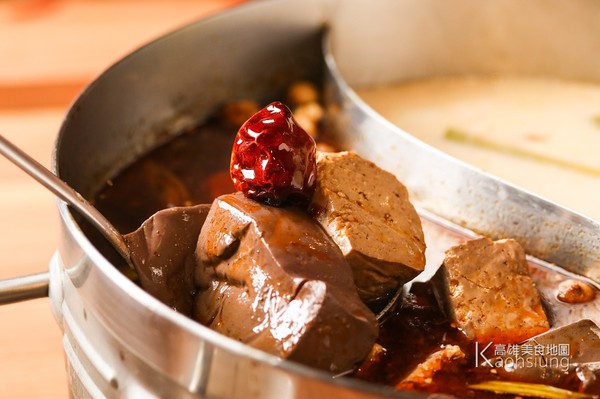 ▲▼   高雄超狂鴛鴦鍋有「肉肉瀑布」　獨門麻辣湯底也香氣逼人（圖／高雄美食地圖）