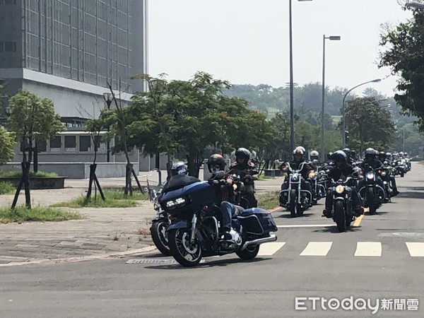 ▲▼重型機車騎士到高橋檢。（圖／記者宋德威攝）