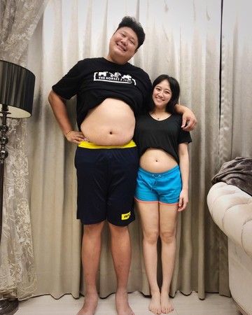 ▲哈孝遠曬妻孕肚，但他的肚子比老婆大超多，反成焦點。（圖／翻攝自哈孝遠老婆Instagram）