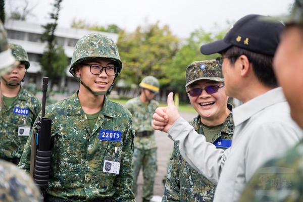 嚴部長視導宜蘭駐軍　要求訓練從嚴從難重視榮譽