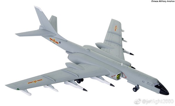中國廣西某海軍航空兵軍事基地上疑似出現4架轟-6J。（圖／翻攝自新浪軍事）