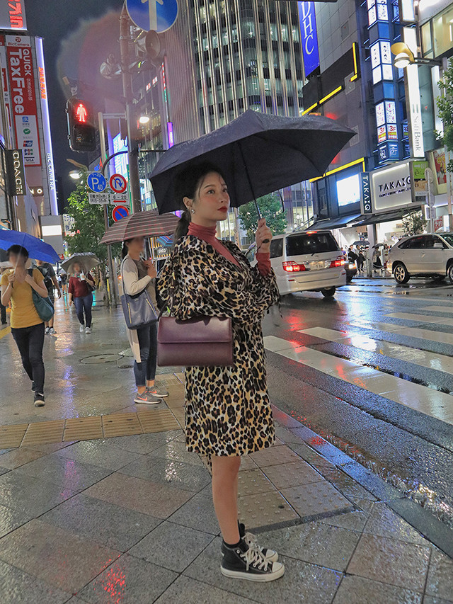 ▲下雨天，就是要在家逛網拍呀！這 5 家高人氣韓國網店「台灣直送」。（圖／dappei提供）