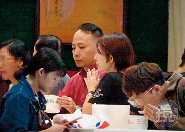 10月5日 20：31 于孝斌與謝京蓓用餐結束後，到知名的東區粉圓共享一碗粉圓湯。