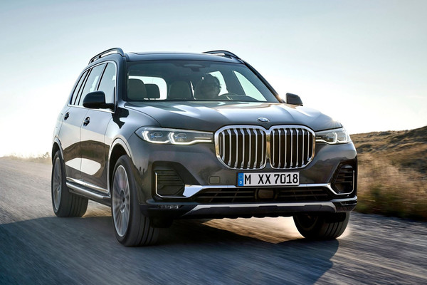 ▲BMW「X7」霸氣休旅車定裝曝光！超大豬鼻子明年3月開賣。（圖／翻攝自BMW）