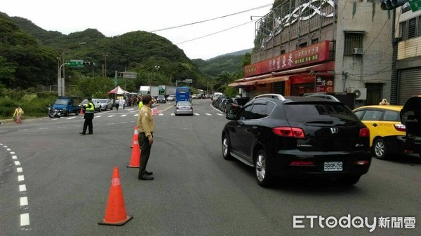 ▲新北萬里蟹來了！　金山警交通疏導措施統整。（圖／記者郭世賢翻攝）