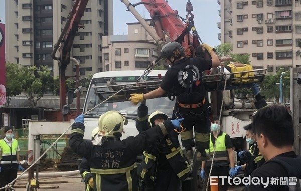 ▲▼60歲男子施工不慎從B3墬落B4。（圖／記者陳雕文翻攝）