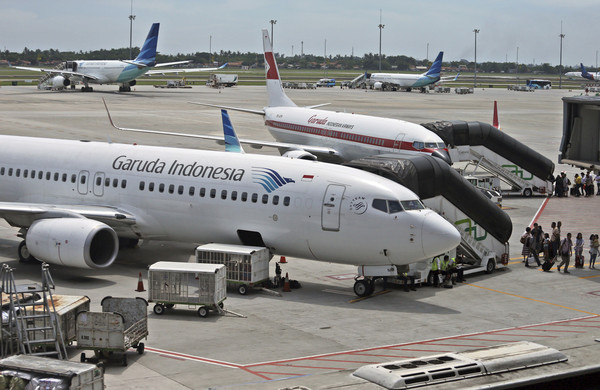 ▲▼ 嘉魯達印尼航空（Garuda indonesia）班機停靠在蘇卡諾哈達國際機場。（圖／達志影像／美聯社）