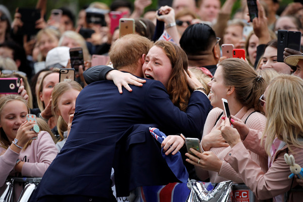 ▲▼哈利王子（Prince Harry）與梅根（Meghan Markle）前往澳洲墨爾本，受到熱烈歡迎。（圖／路透社）