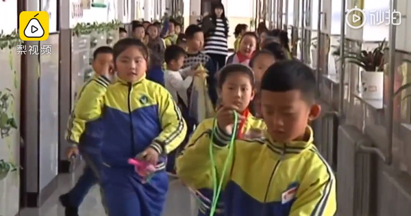▲▼雙鴨山寶清縣的第二小學17日舉行秋季校園跳繩比賽。（圖／翻攝自梨視頻）