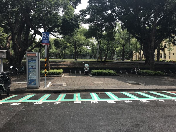 ▲▼電動機車專用停機格遭到許多民眾反彈。（圖／新北市政府交通局提供）