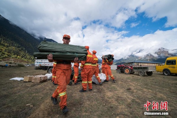 ▲▼西藏雅魯藏布江堰塞湖應急搶險救援有序進行。（圖／中新社）