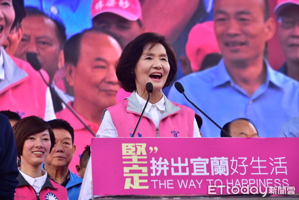 ▲▼國民黨宜蘭縣長候選人林姿妙，20日在宜蘭羅東鎮光榮路成立溪南競選總部成立時，承諾將續辦童玩節及學童營養午餐免費。（圖／記者游芳男翻攝，下同）