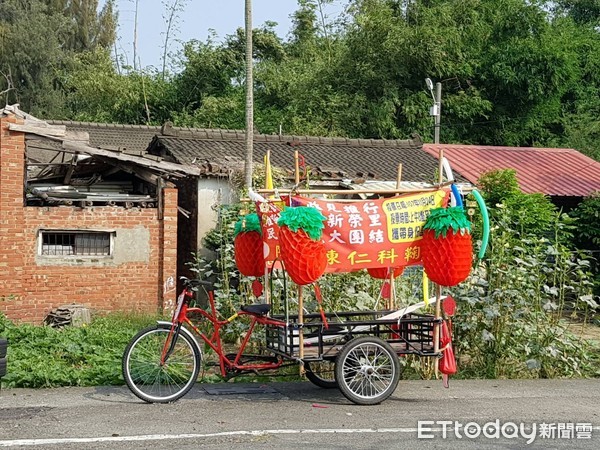 ▲台南市學甲分局破獲謝姓男子竊取里長候選人宣傳車上的廣播器材，警方表揚破案有功員警。（圖／記者林悅翻攝，下同）