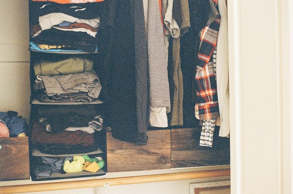 ▲▼衣櫥,衣櫃,衣服,更衣,襯衫,收納。（示意圖／pixabay）