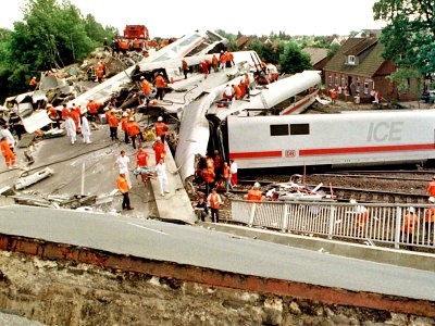 ▲▼德國1998年發生列車脫軌意外，一共造成101人死亡，88人重傷，106人輕傷。（圖／翻攝自大陸網站）